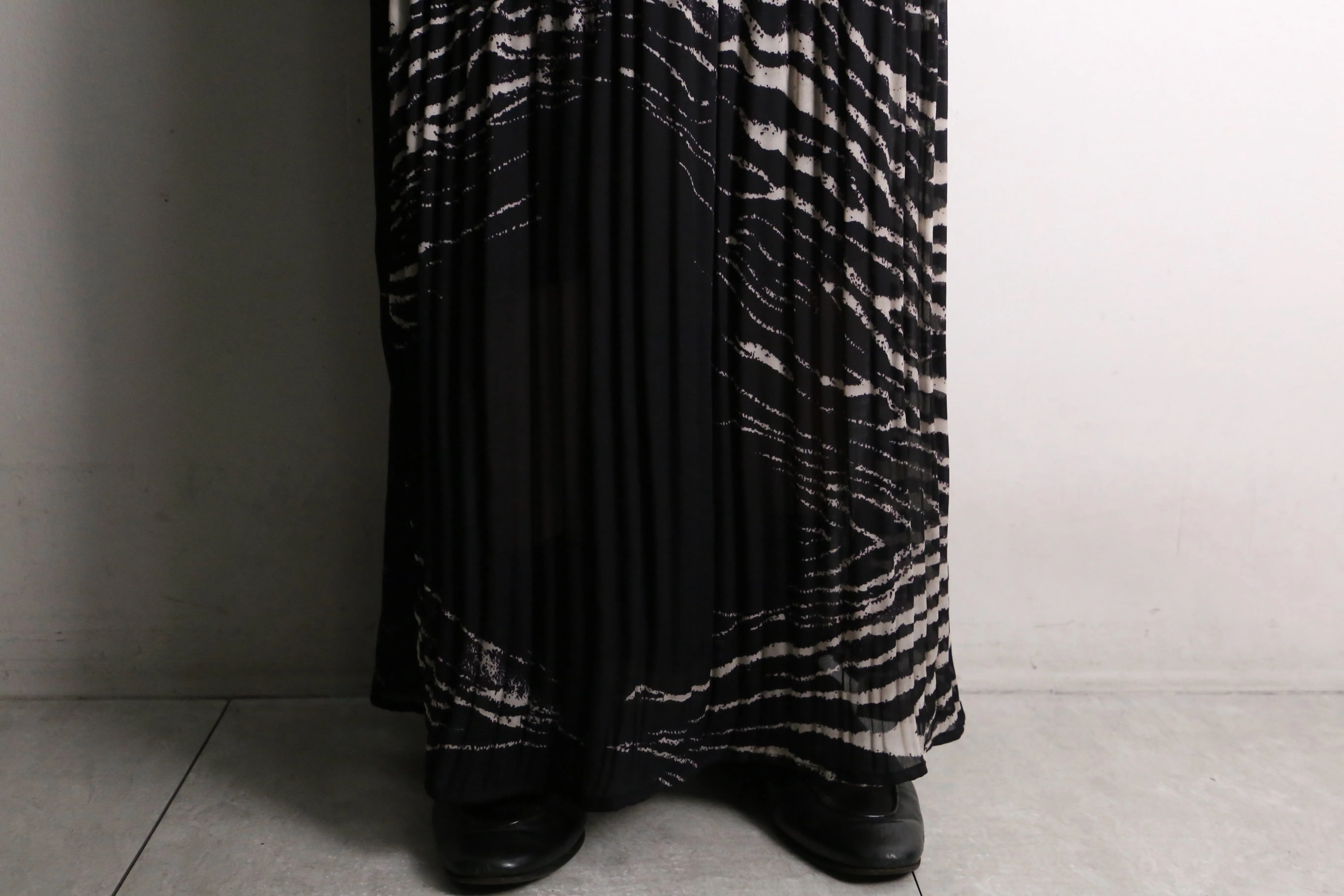 black×white color zebra pattern sheer pleated skirt