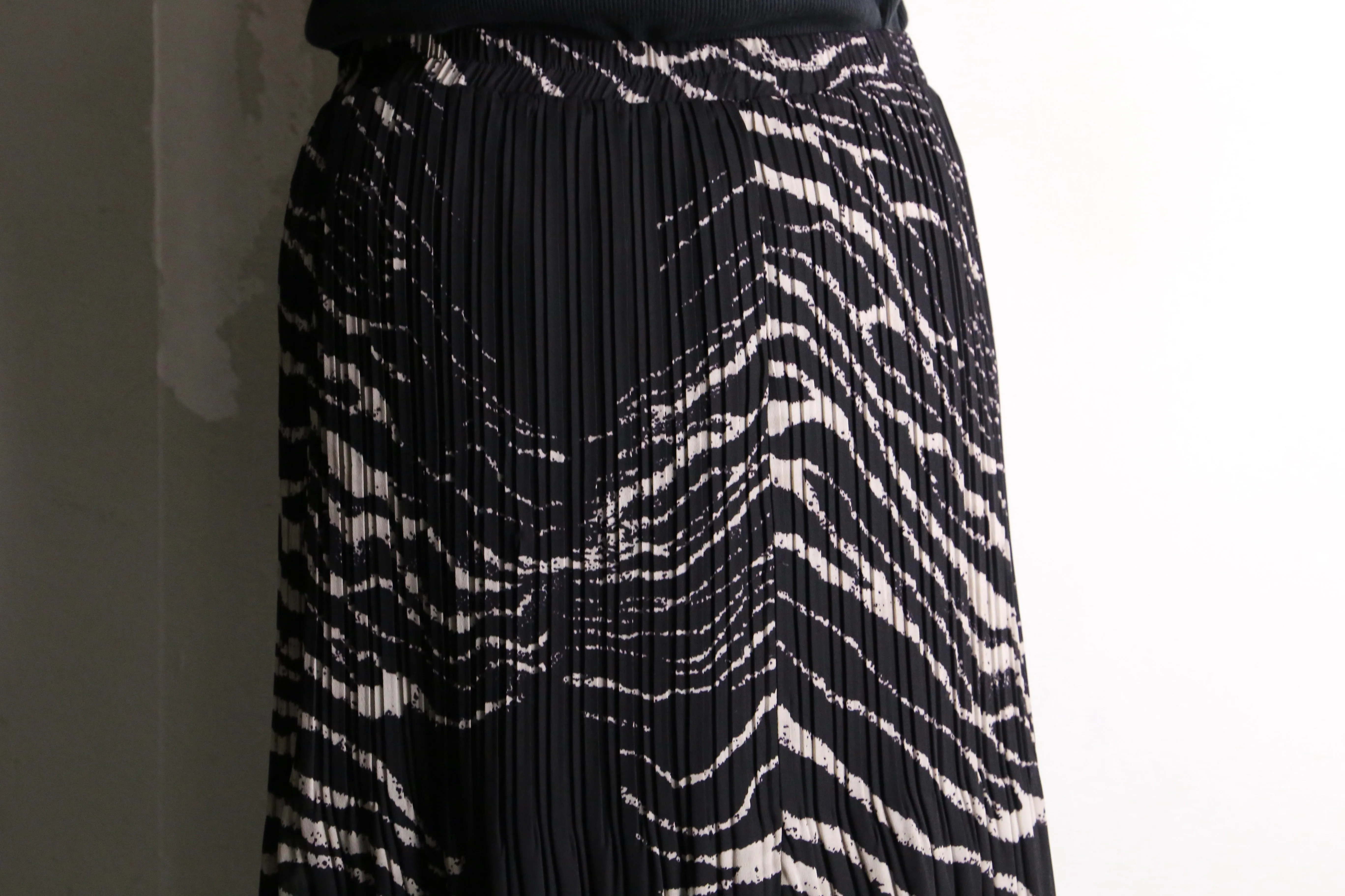 black×white color zebra pattern sheer pleated skirt