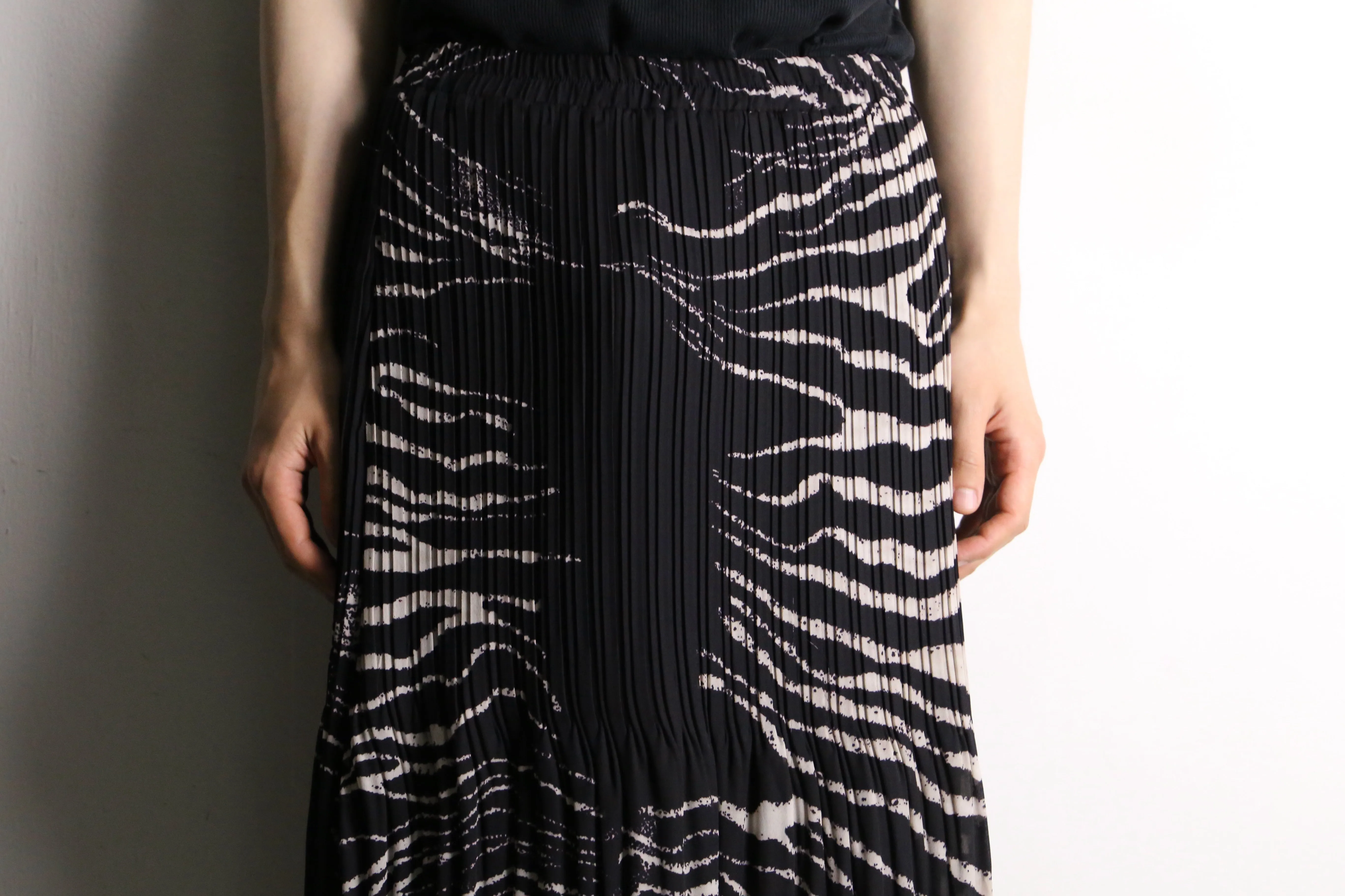 black×white color zebra pattern sheer pleated skirt