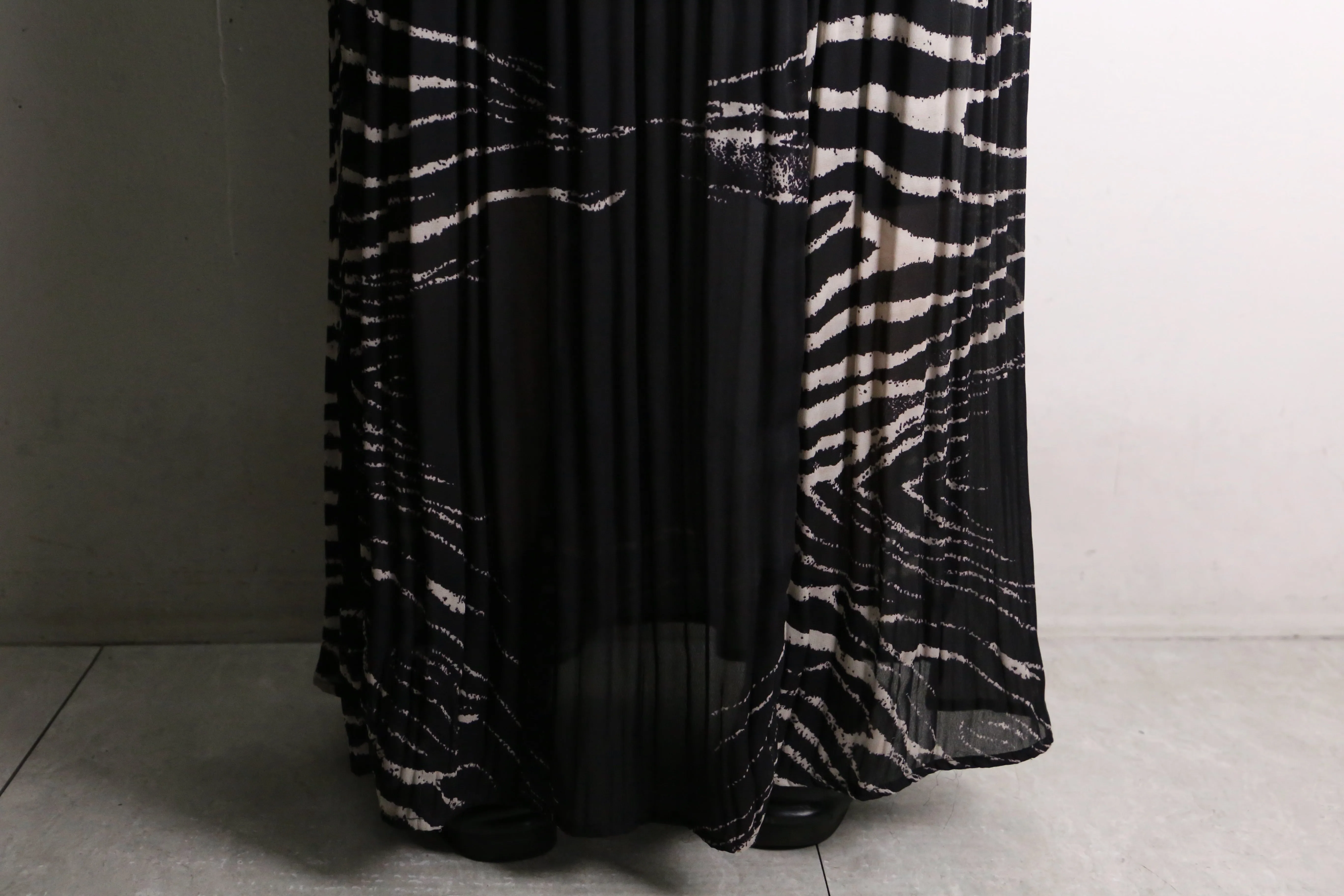 black×white color zebra pattern sheer pleated skirt