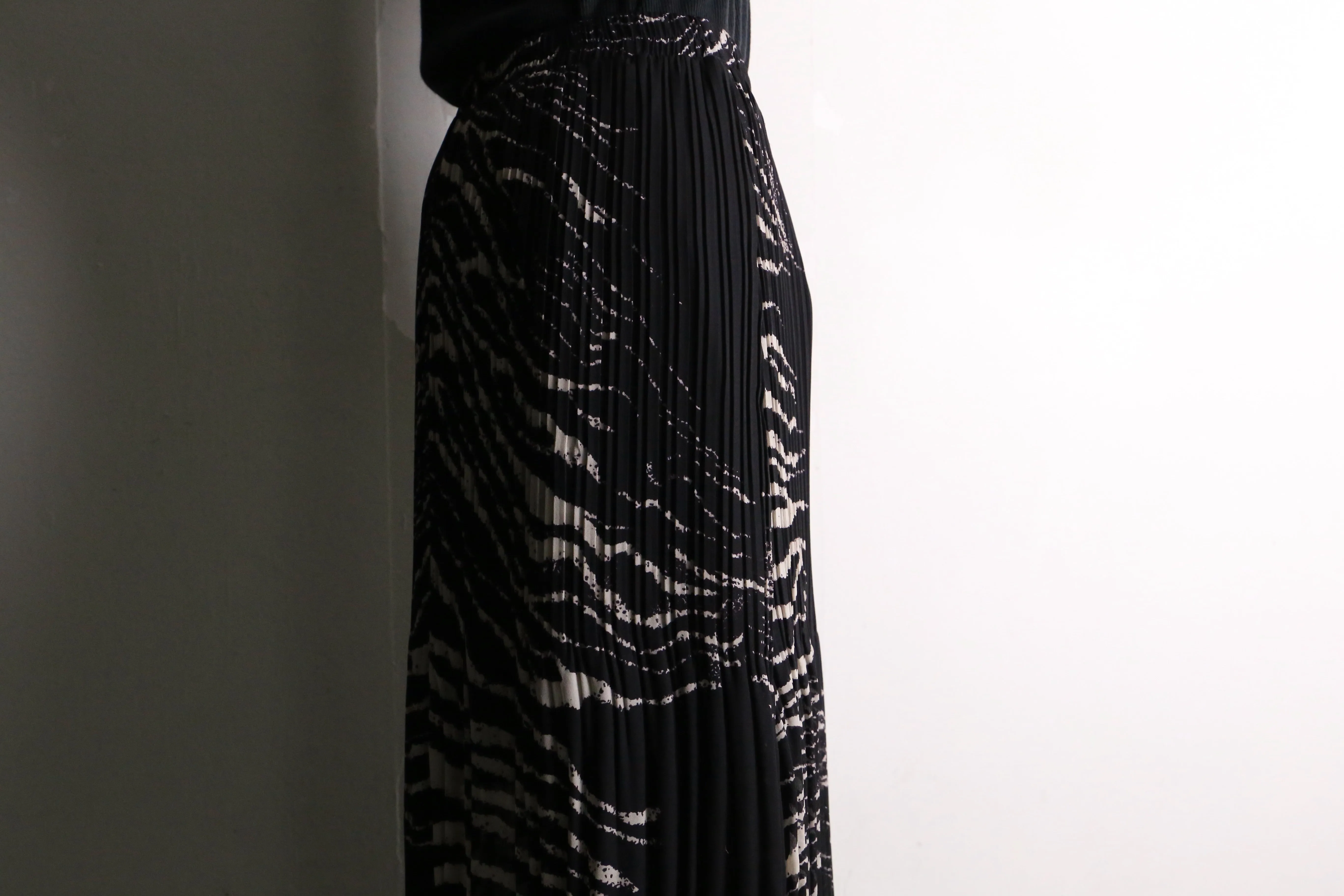 black×white color zebra pattern sheer pleated skirt